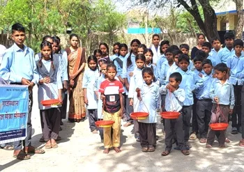 rajasthan samaj seva sansthan parinda vitran abhiyan bedla khurd school udaipur