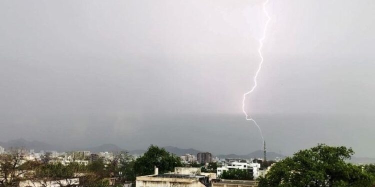 rain Alert with intense thunderstorm in next 48 hours in udaipur