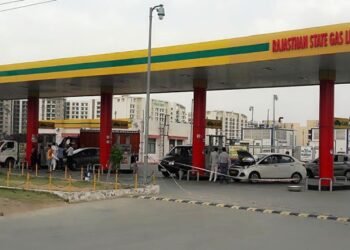 RSGL reduced cng price 3 rupees 69 paise in RSGL pump