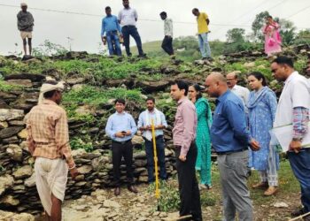 Secretary in-charge Anandi reached Popalti village udaipur