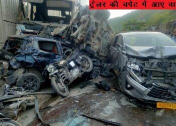 accident in udaipur trailer crushed 5 car two bike at debari highway udaipur six injured