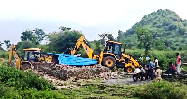 Udaipur Development Authority removed encroachments in Lakhawali area