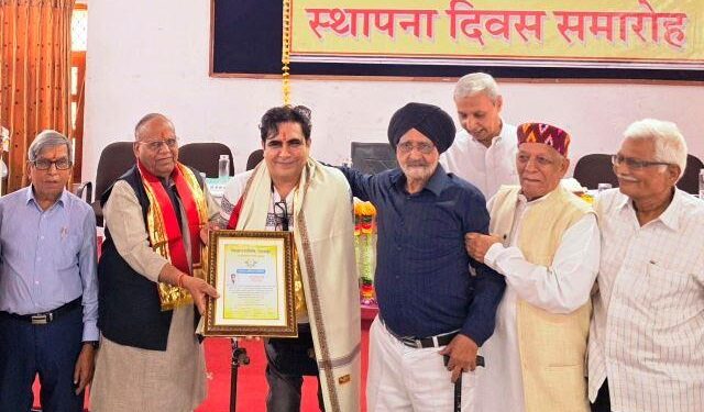 arth group ceo Dr Arvinder singh awarded the Atulya Pratibha Samman by vigyan samiti udaipur