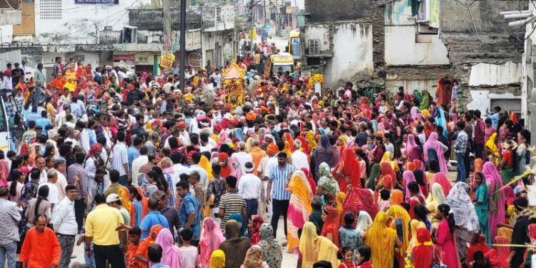 gavri shobhayatra in badgaon udaipur gavri folk dance