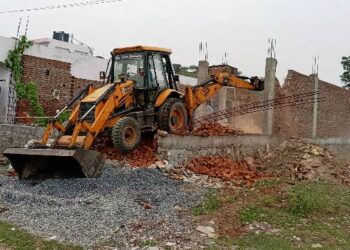 Udaipur Development Authority demolished illegal construction from Rundela talab area