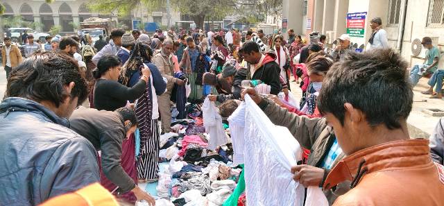 Dhakad Family Clothing Distribution in MB Hospital Bhairulal Surajdevi Charitable Trust udaipur