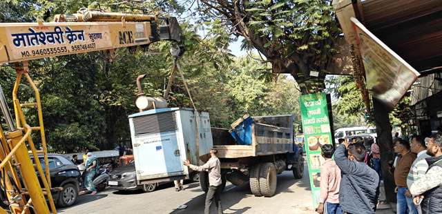 Municipal Corporation udaipur removed temporary encroachment from Saheliyan Ki Bari Road
