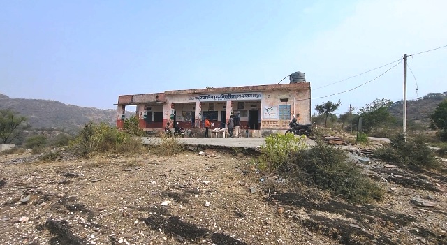 rajasthan samaj seva sansthan udaipur sweater distributions Kundal Ka Guda school udaipur