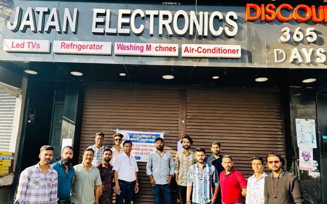 nagar nigam Udaipur seizes shops in Surajpol and Bapu Bazaar Urban Development Tax