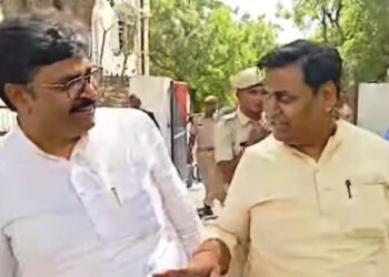 Congress leader Dotasara and tika ram jully appeared in CID CB udaipur from kota collectory protest case