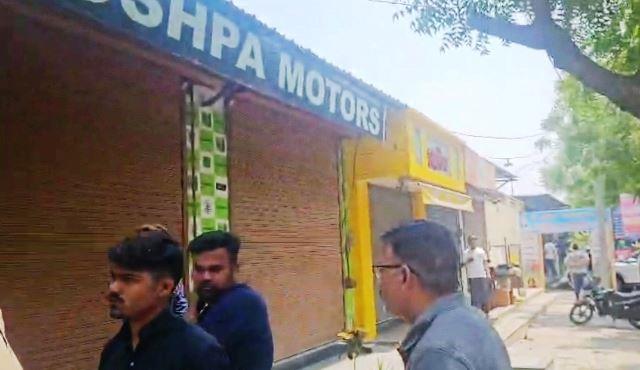 UDA seized 12 houses built without permission on 100 feet road ayad udaipur