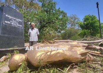 Udaipur storm came at late night Statue of former Chief Minister Sukhadia broken in storm