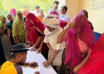 hindustan zinc Mega Health Camp gbh hospital Doctors team gives health advice to more than 200 villagers