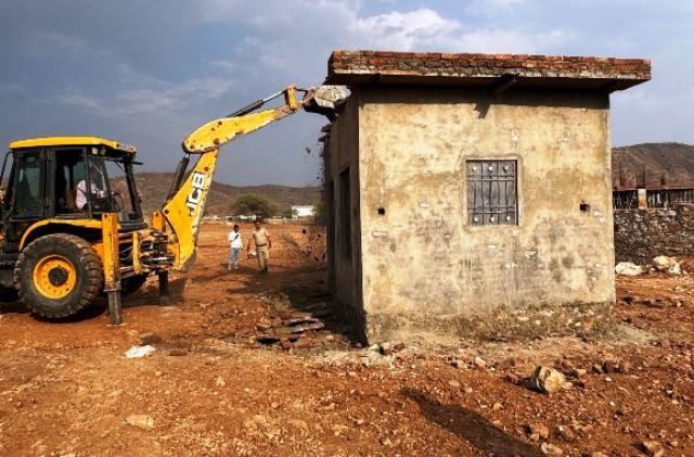 UDA demolished illegal constructions on government land revenue village Dhol ki Pati and Gukhar Magri udaipur