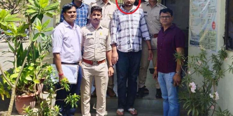 udaipur goverdhan vilas police arrest wanted criminal with illegal pistol