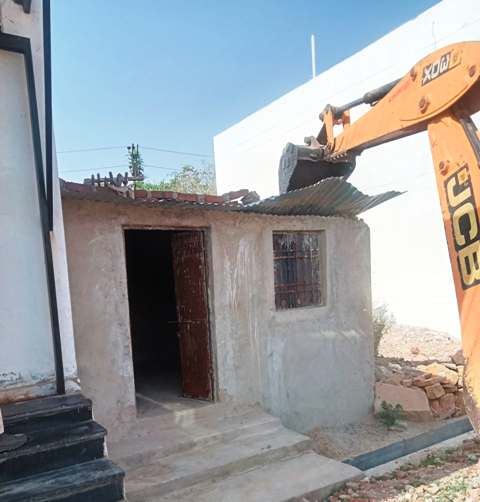 UDA demolished illegal constructions from the foota talab peta udaipur
