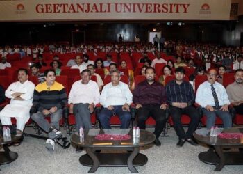 udaipur 60 teachers awarded by city dron award in geetanjali medical college and hospital