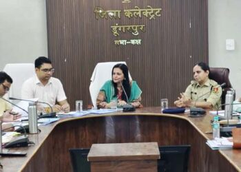 Dungarpur Incharge Secretary Dr. Arushi Malik took district level review meeting