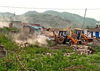 UDA demolished illegal construction in Amberi village udaipur