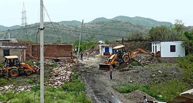 Land mafia sold UDA land worth Rs 18 crore in revenue village amberi udaipur