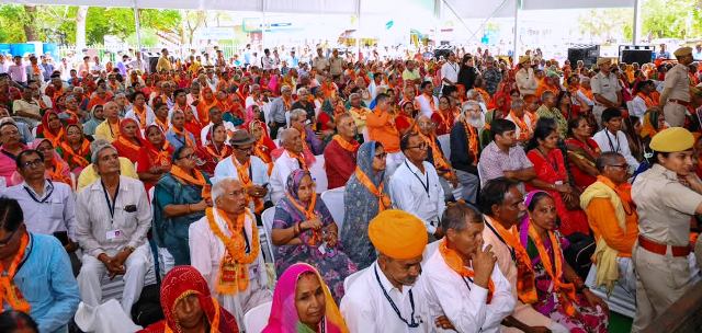 devasthan vibhag varishth nagrik tirth yatra 2025