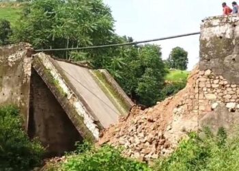 Udaipur bridge collapsed in gogunda, connectivity of villages cut off