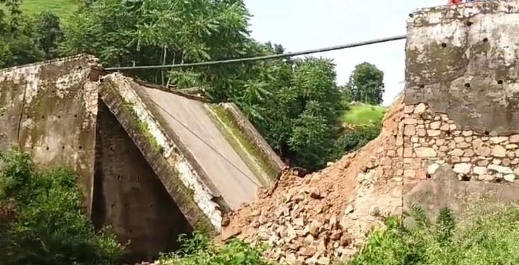 Udaipur bridge collapsed in gogunda, connectivity of villages cut off