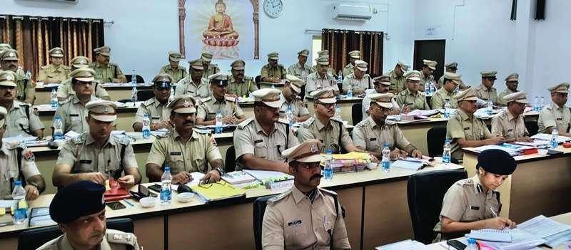 DGP rajeev kumar sharma took udaipur range level review meeting
