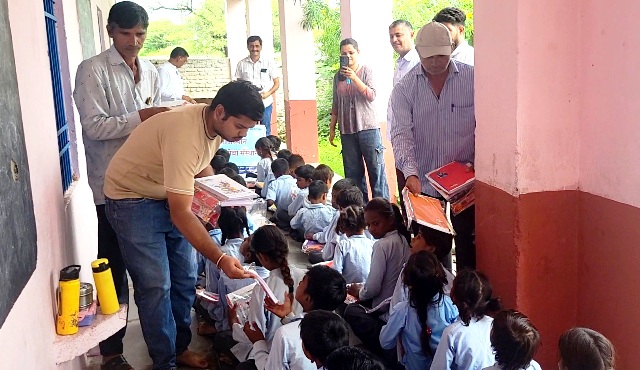 Rajasthan samaj sava sansthan udaipur stationery distribution in paldi government school