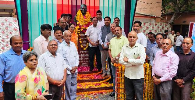 Unveiling of the statue of Pandit Janardaray Nagar Foundation Day of Rajasthan Vidyapeeth