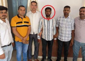 dungarpur rajasthan acb arrests patwari for taking bribe