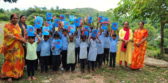 rajasthan samaj seva sansthan udaipur stationary distribution at Government upper Primary School vijay bavdi