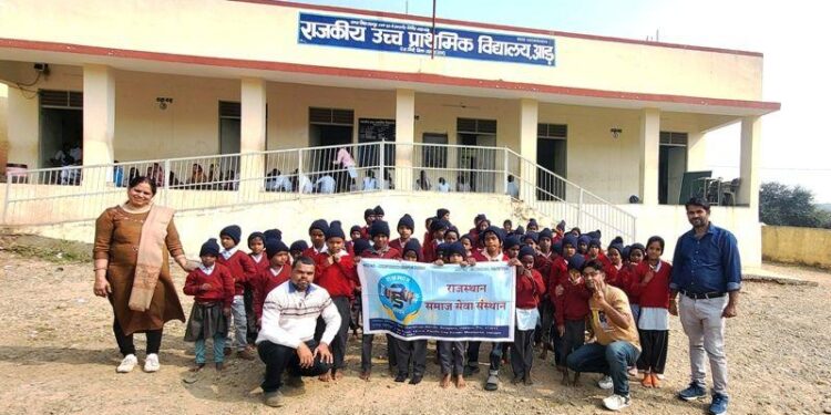 rajasthan samaj seva sansthan udaipur sweater distribution Upper Primary School Aad Popalti Udaipur