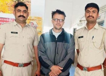 udaipur police arrest tourist from West Bengal for throwing pamphlets of controversial statement