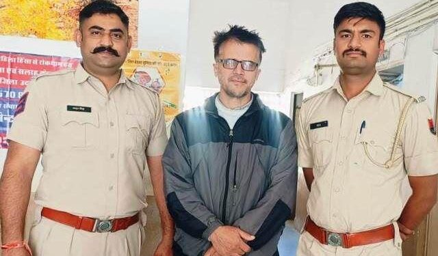 udaipur police arrest tourist from West Bengal for throwing pamphlets of controversial statement