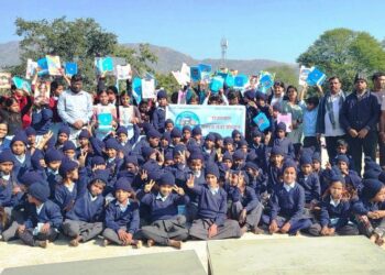 Rajasthan samaj seva sansthan Udaipur sweater and stationery distribution in Mahatma Gandhi Government School vas bhutala