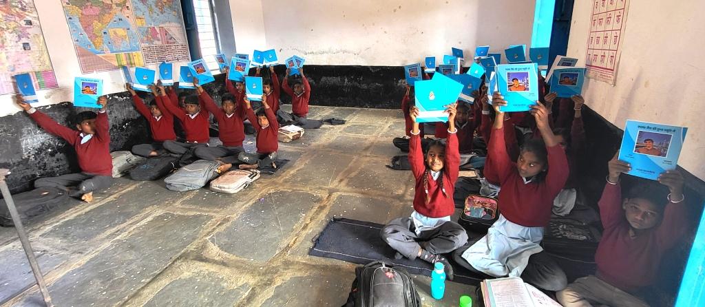 Rajasthan samaj seva sansthan Udaipur stationery distribution ter ka bhilwada school bhutala