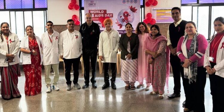 Geetanjali Hospital were students forming human chain to aware people on World AIDS Day