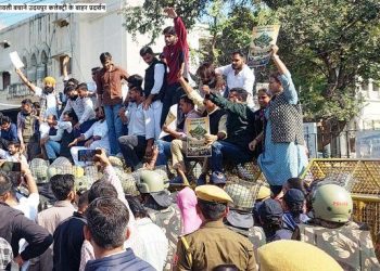 save Aravalli hills Protest in Udaipur