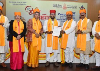 udaipur gmch Dr. Anish Kumar honours with Gold Medal by banaras hindu university BHU in varanasi