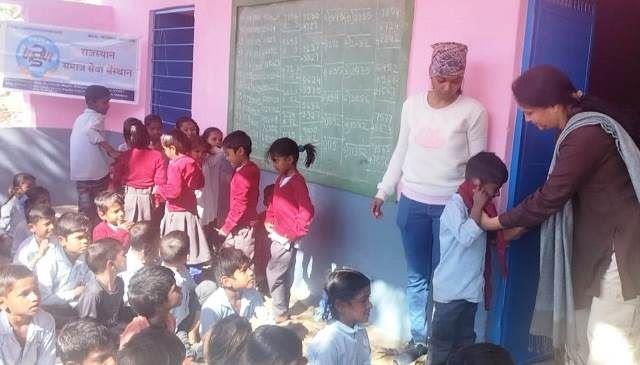 rajasthan samaj seva sansthan sweater distribution campaign in govt school udaipur