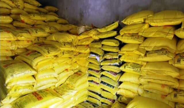 udaipur agriculture department suspended 9 fertilizer dealer license for urea black marketing