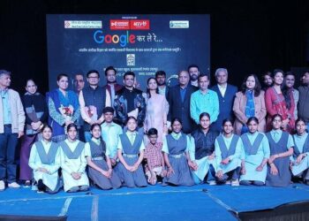 udaipur government school students present google kar le re drama with the presence of shubhanshu shukla