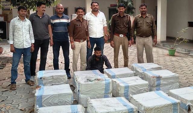 udaipur mandwa police caught Liquor smuggling arrest Truck driver