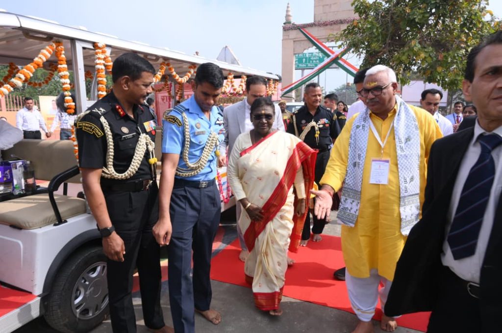 President Droupadi Murmu parikrama Giriraj Maharaj