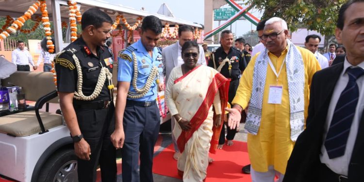 President Droupadi Murmu parikrama Giriraj Maharaj