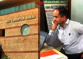 Secretary of Krishi Upaj Mandi Neemkathana arrested while taking bribe