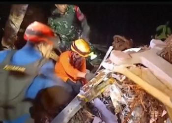 helicopter crash news eight died in helicopter crash in indonesia