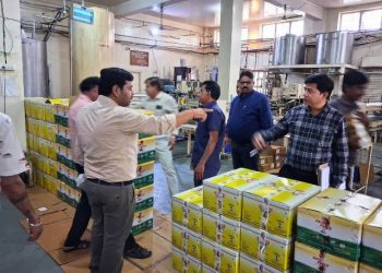 shuddh Aahar-Milawat Par Vaar abhiyan Ghee ban