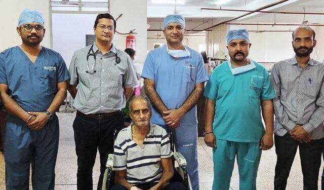 udaipur PMCH doctors team saved 80 year old man by performing complex thoracic surgery at PMCH